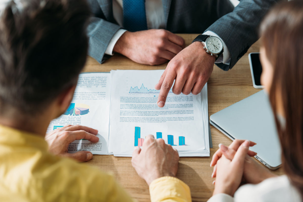 FinancialAdvisor